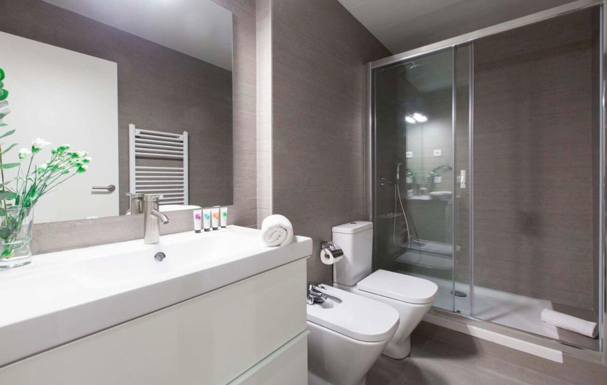 Perfectly Located 4Bed 4Bath Apartment In Barcelona 3 1 Zewnętrze zdjęcie