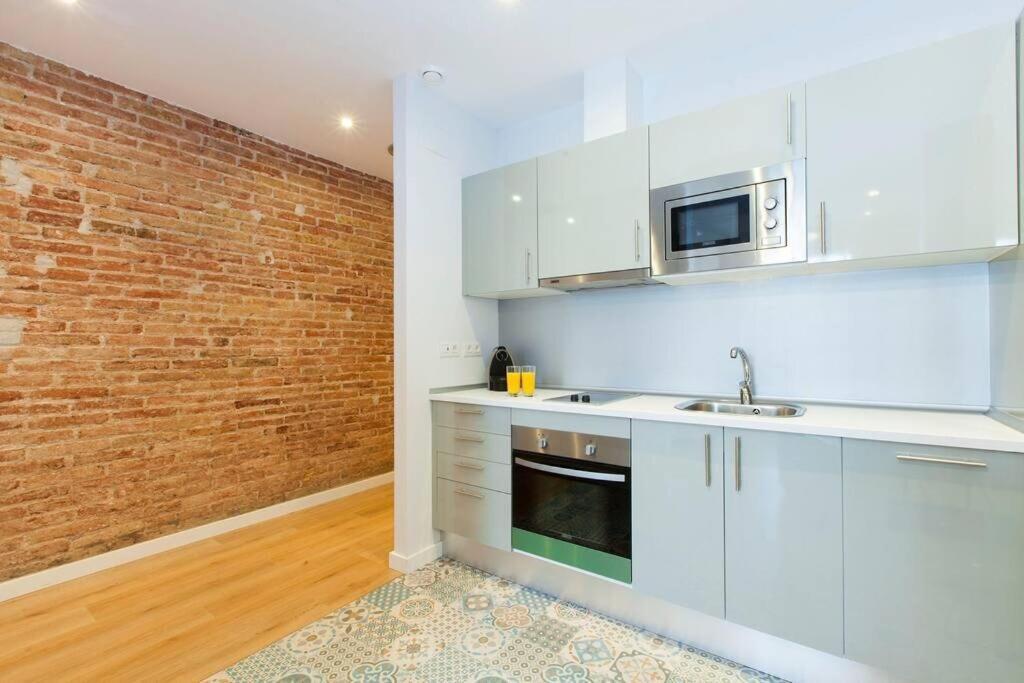 Perfectly Located 4Bed 4Bath Apartment In Barcelona 3 1 Zewnętrze zdjęcie