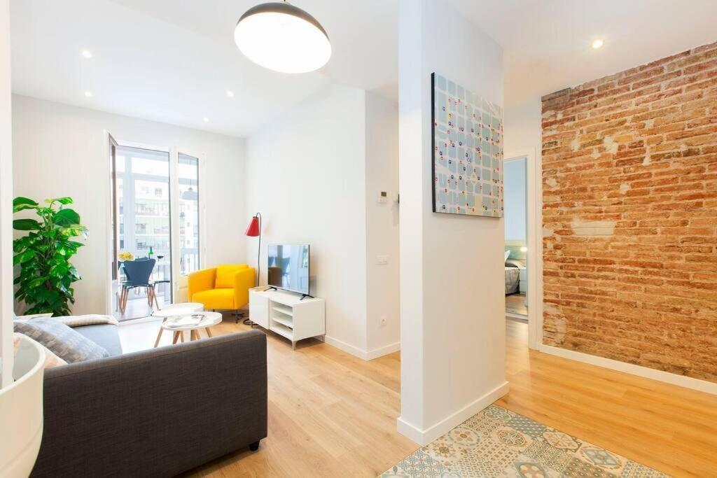 Perfectly Located 4Bed 4Bath Apartment In Barcelona 3 1 Zewnętrze zdjęcie