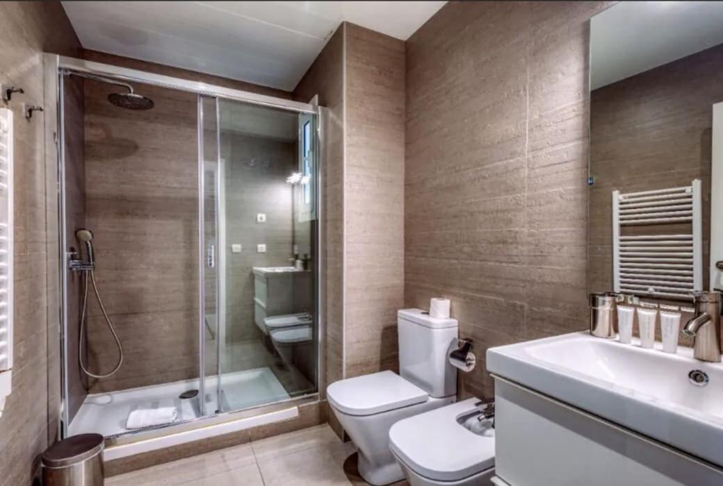 Perfectly Located 4Bed 4Bath Apartment In Barcelona 3 1 Zewnętrze zdjęcie